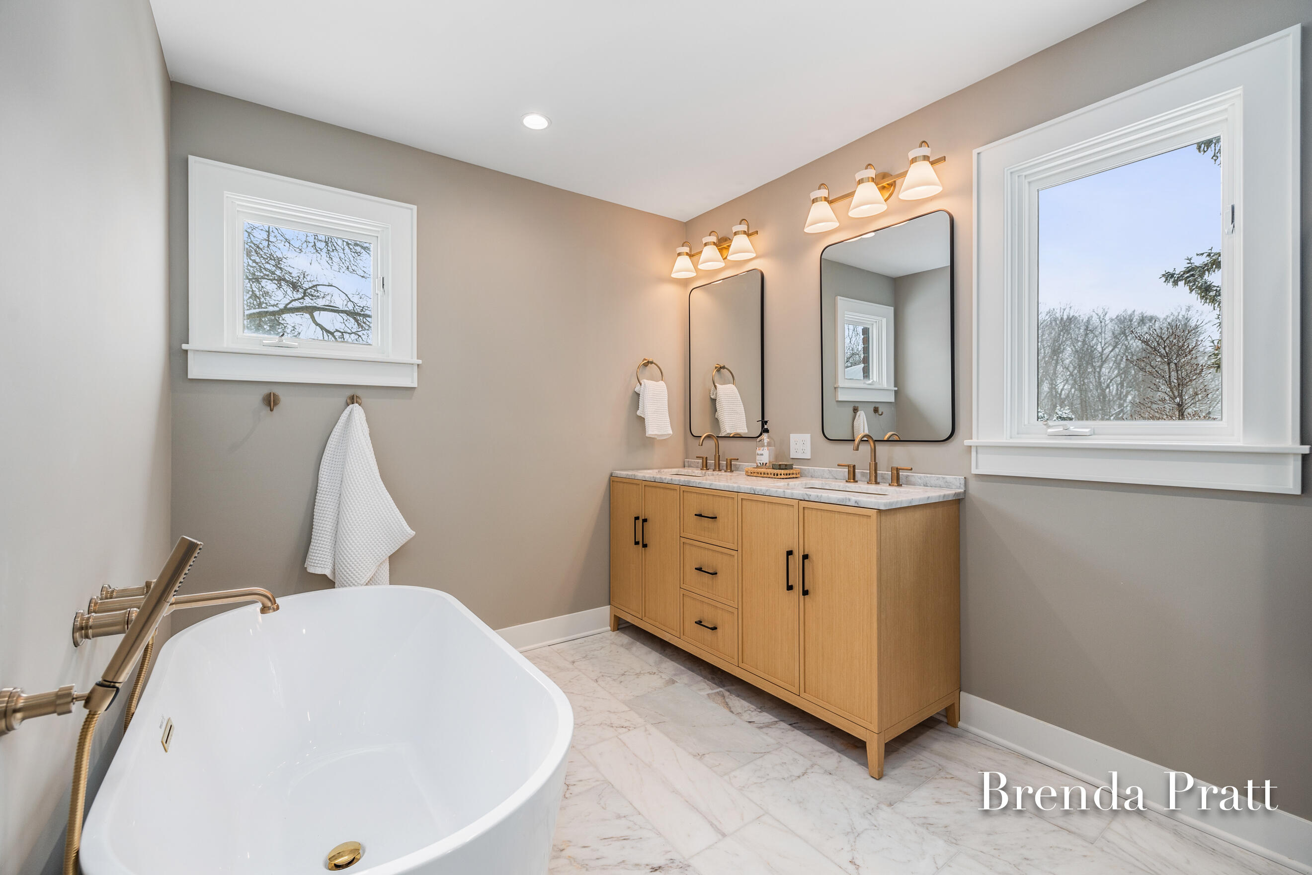 305 Arlington Drive SE