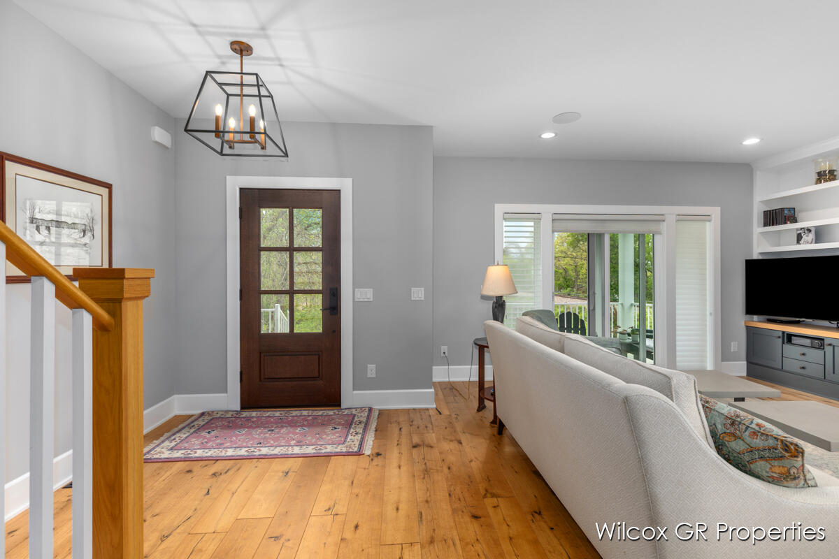 631 Greenslate Drive SE