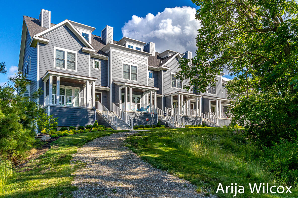 631 Greenslate Drive SE