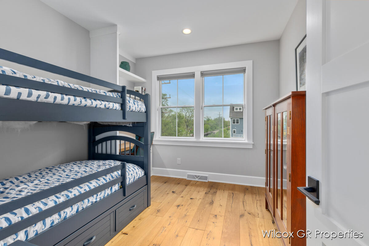 631 Greenslate Drive SE