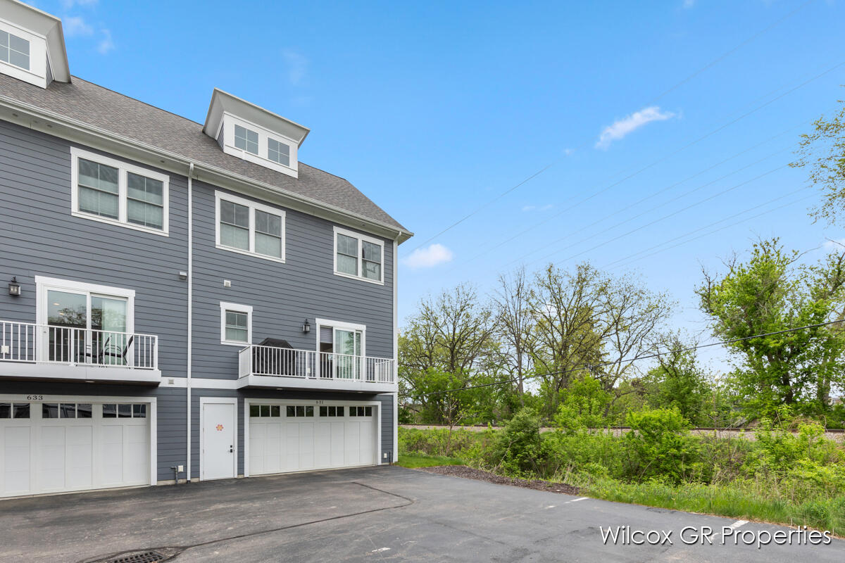 631 Greenslate Drive SE