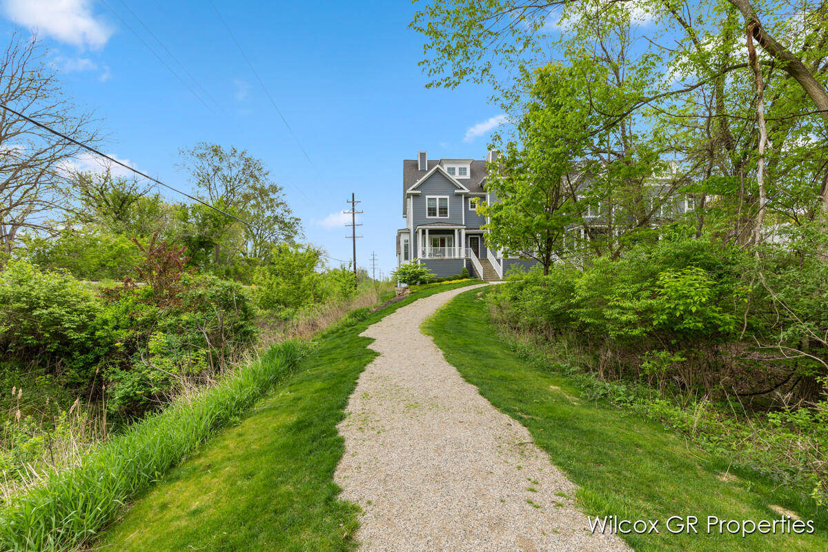 631 Greenslate Drive SE