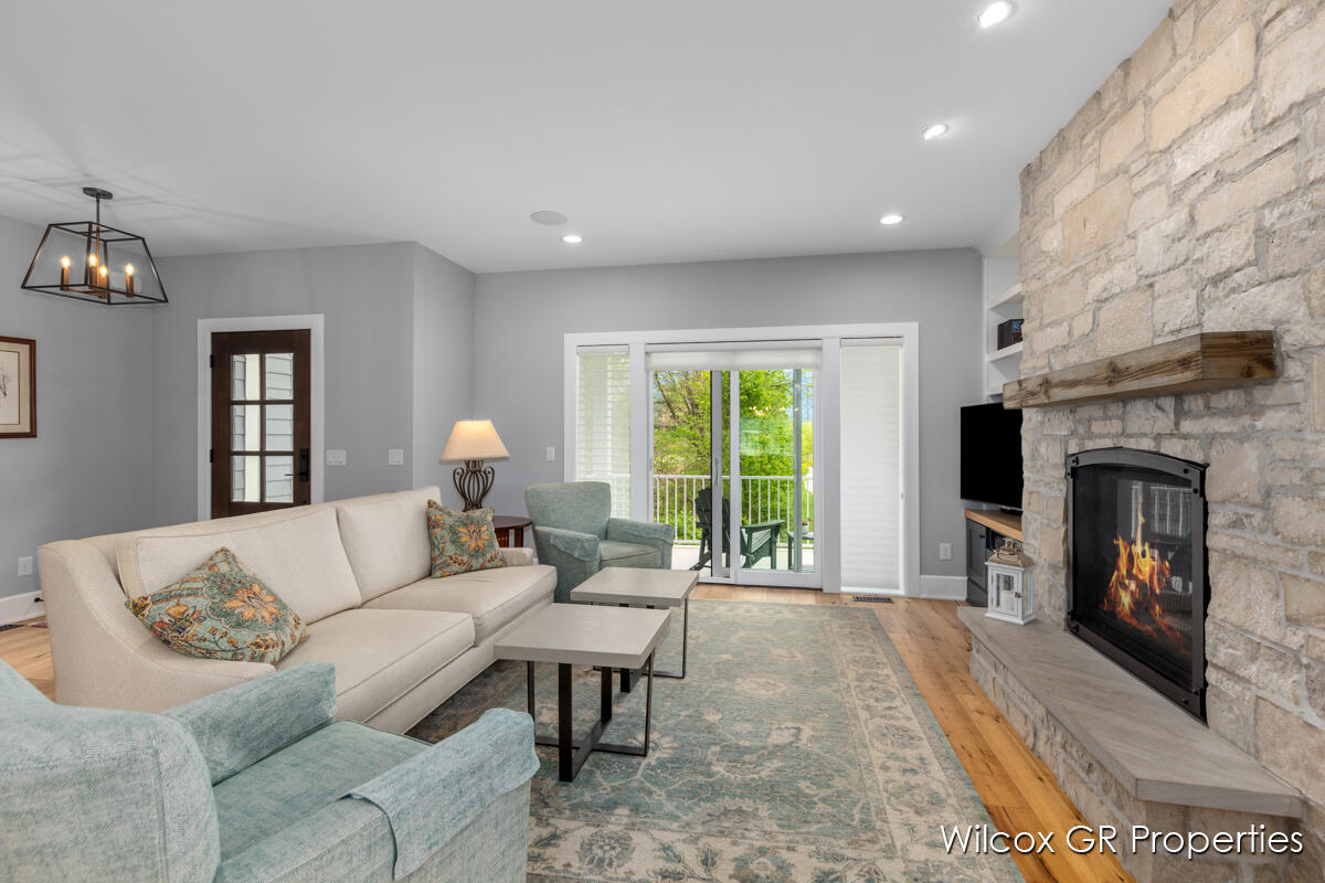 631 Greenslate Drive SE