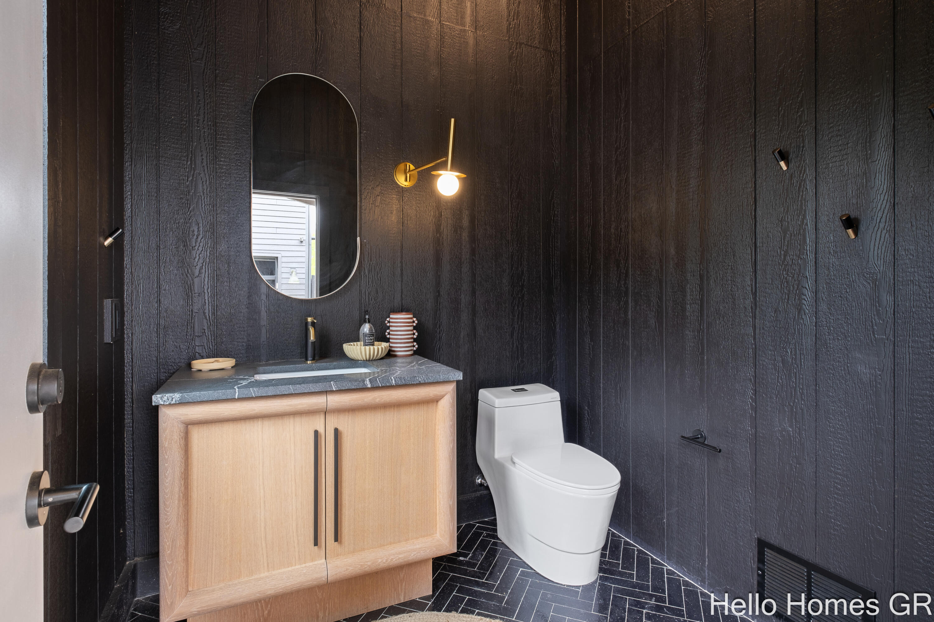 421 Manhattan Road SE