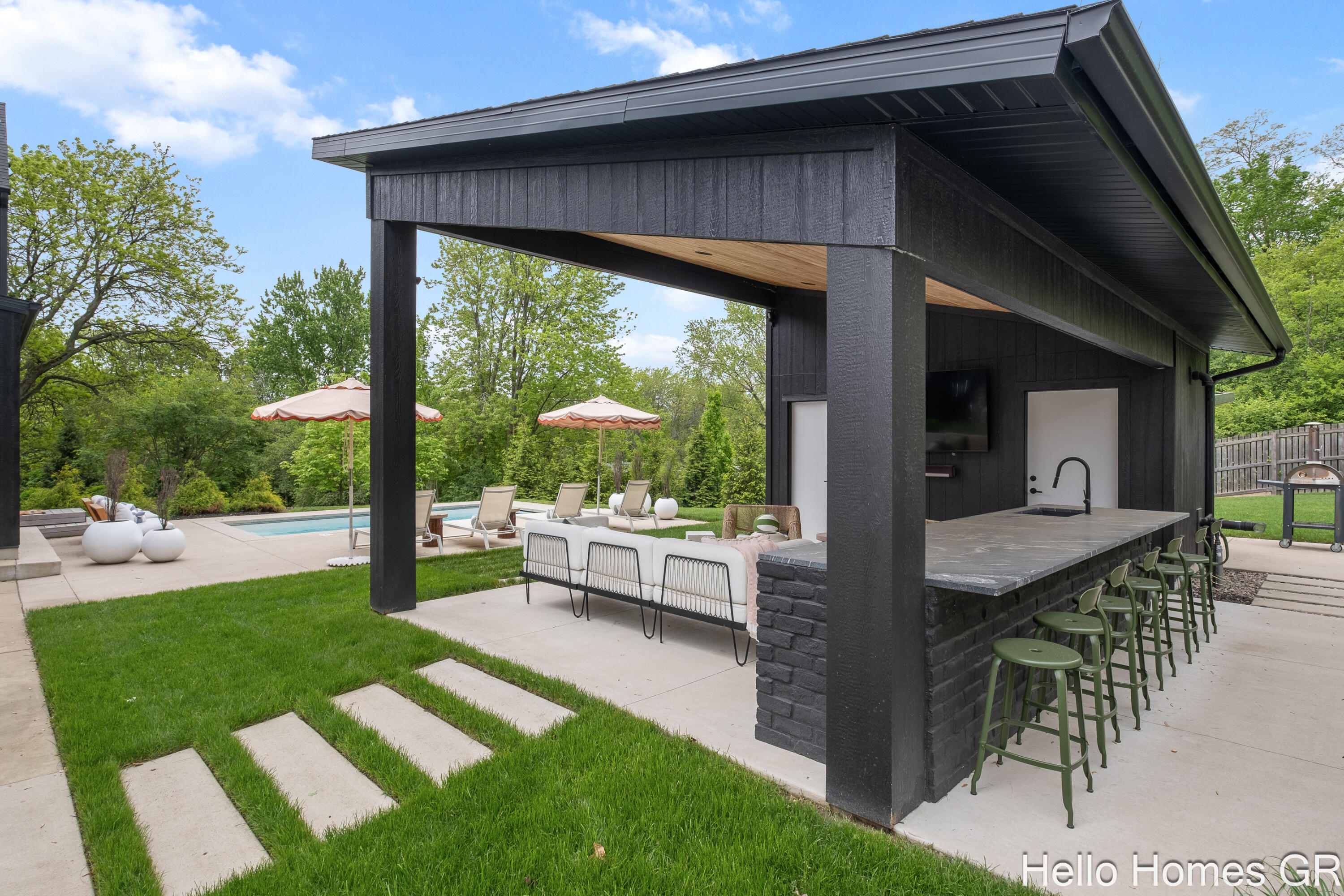 421 Manhattan Road SE