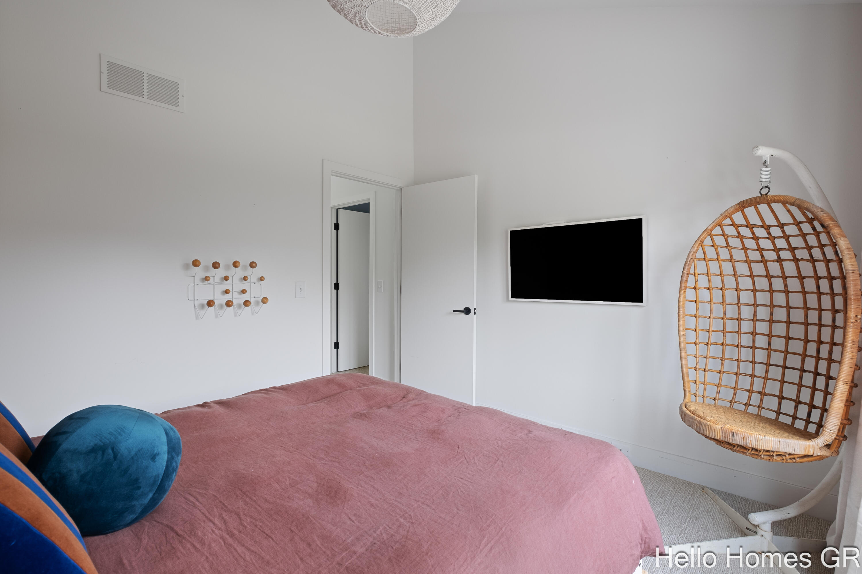 421 Manhattan Road SE