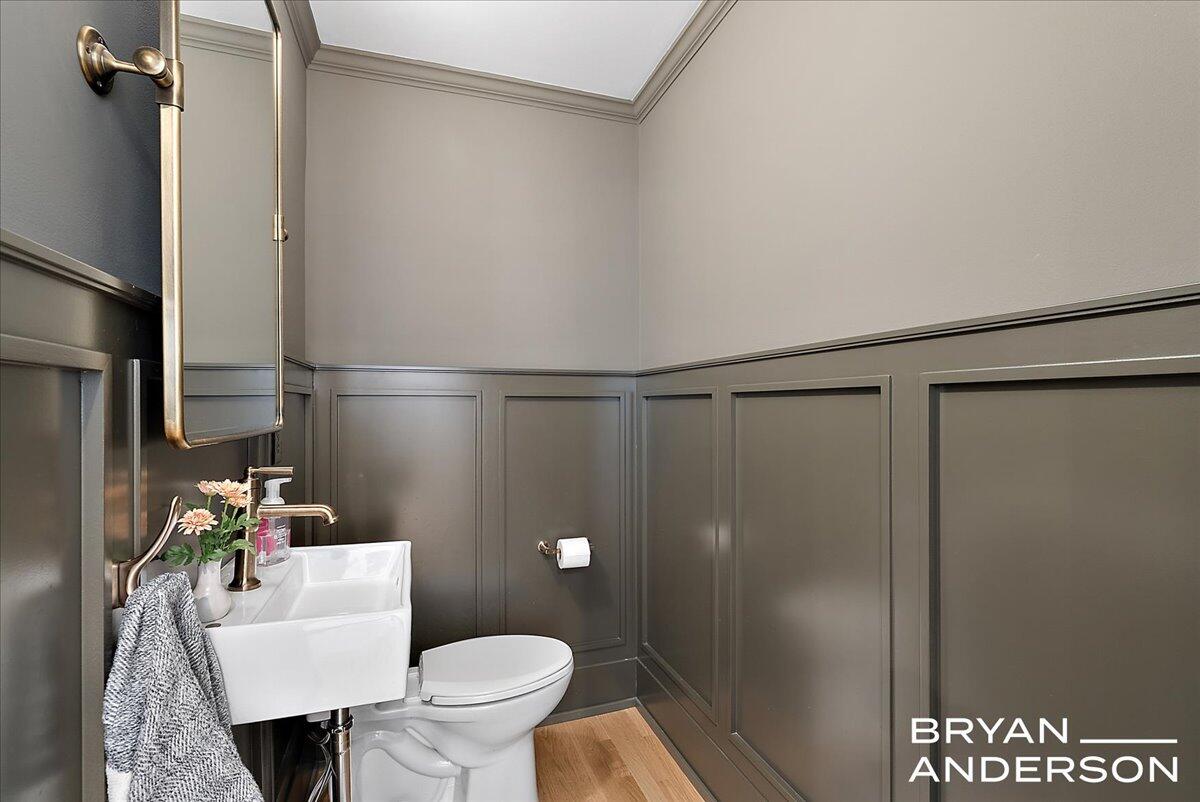 939 Lakeside Drive SE