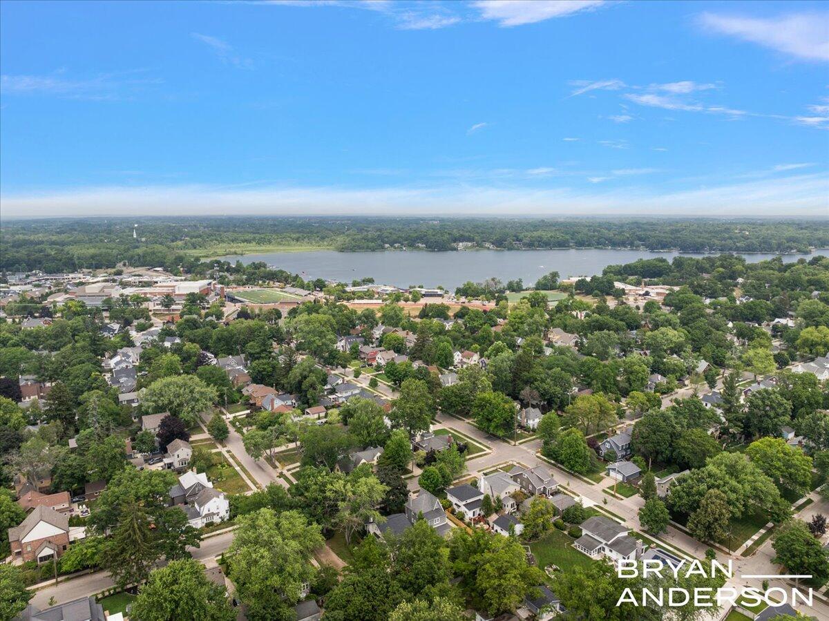 939 Lakeside Drive SE