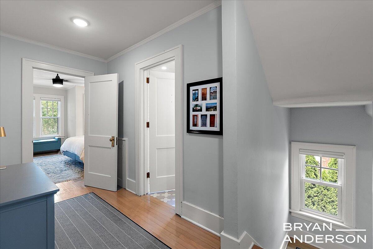 939 Lakeside Drive SE