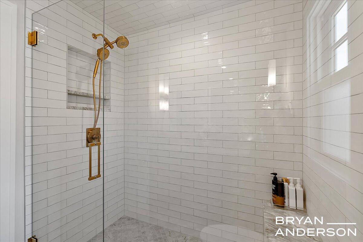 939 Lakeside Drive SE