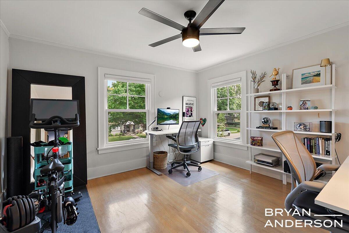 939 Lakeside Drive SE