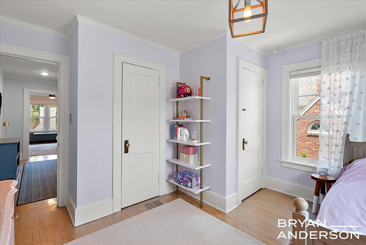 939 Lakeside Drive SE