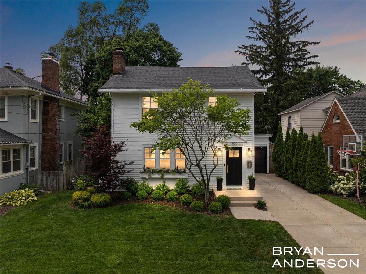 939 Lakeside Drive SE