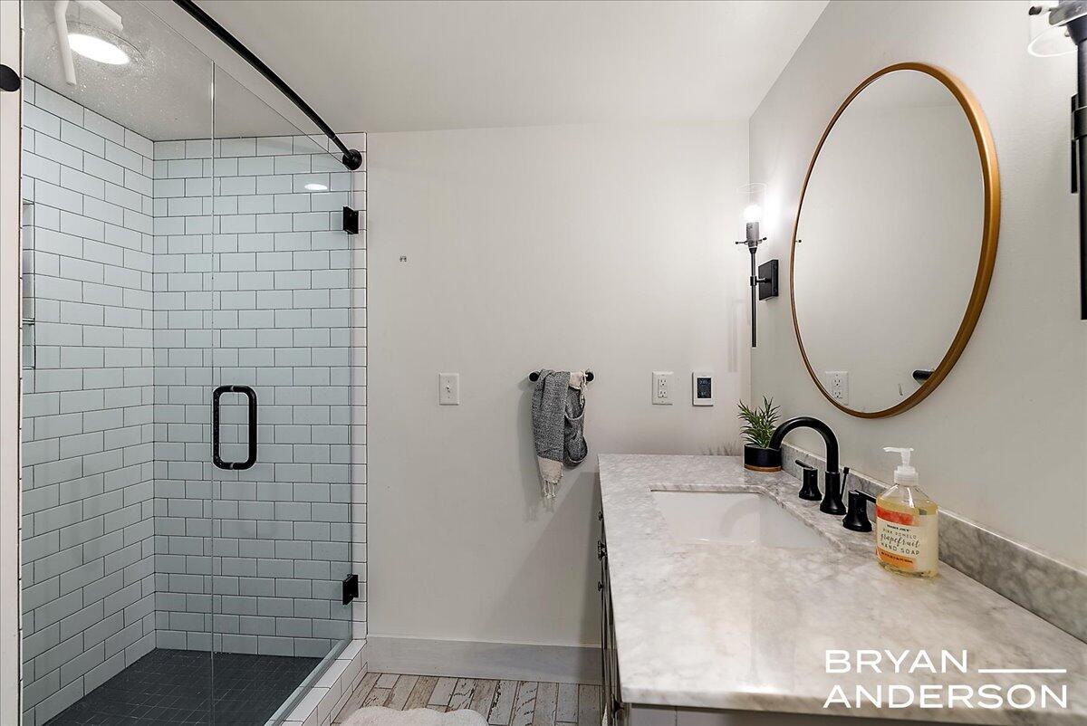 939 Lakeside Drive SE