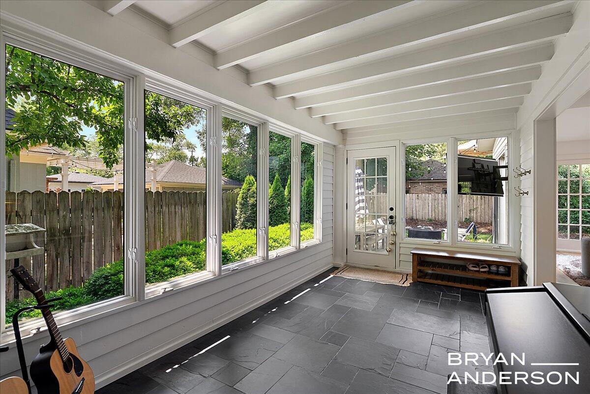 939 Lakeside Drive SE