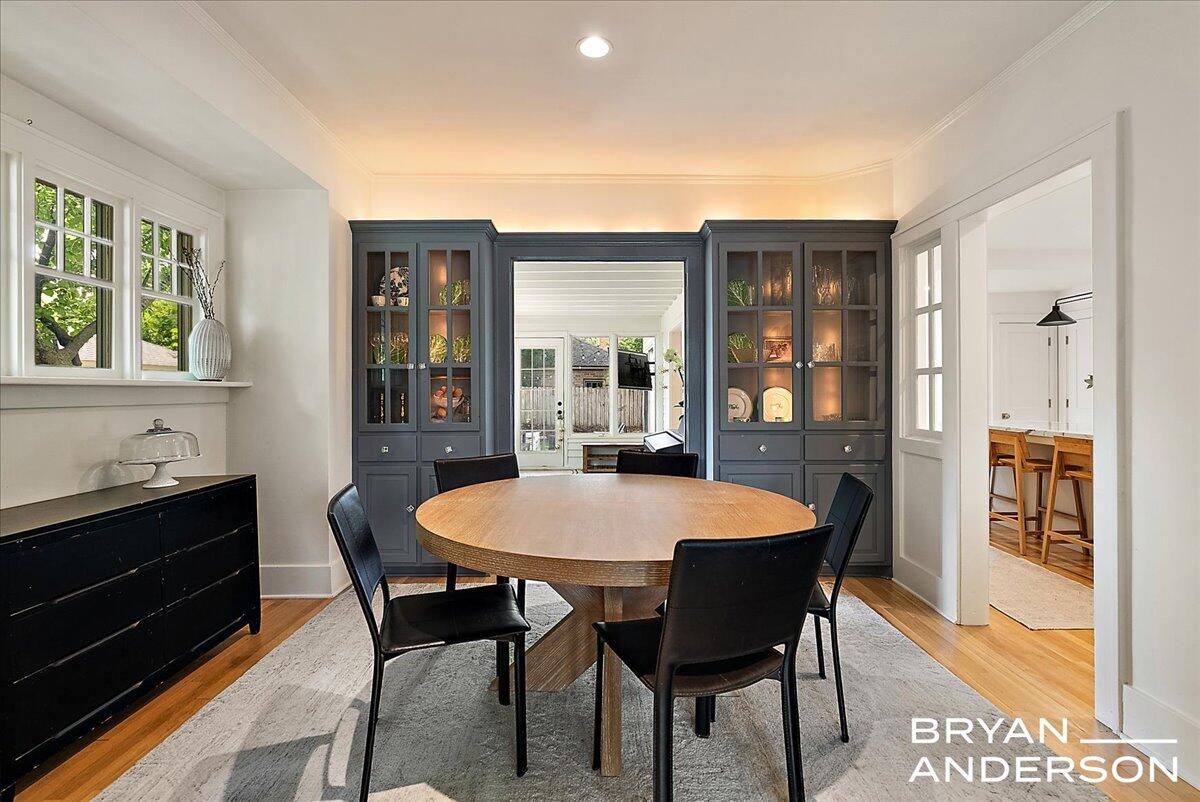 939 Lakeside Drive SE