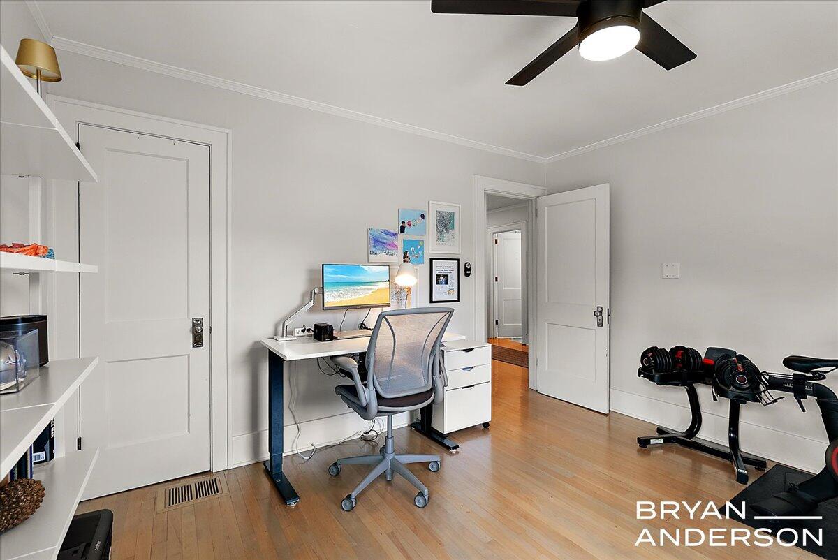 939 Lakeside Drive SE