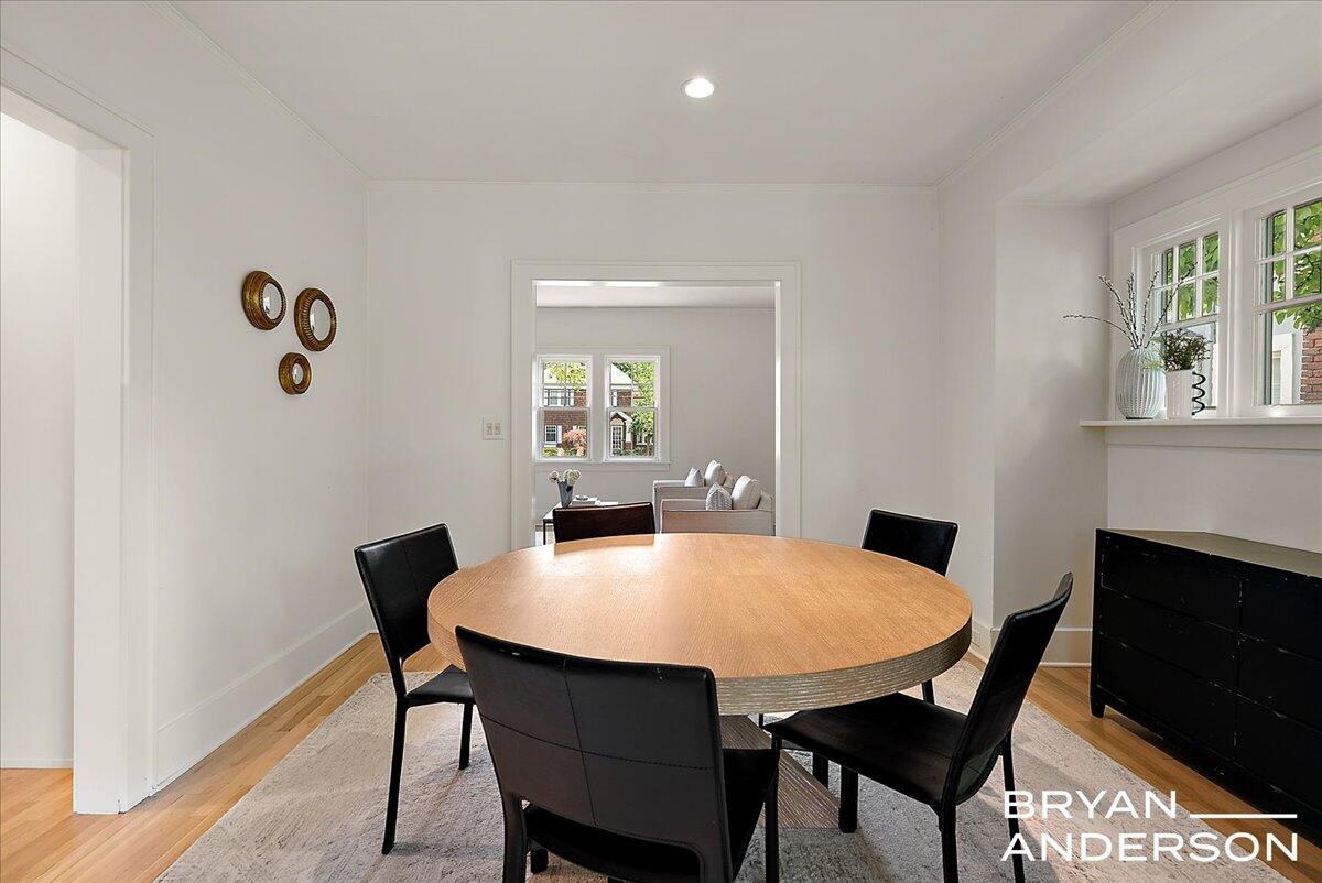 939 Lakeside Drive SE