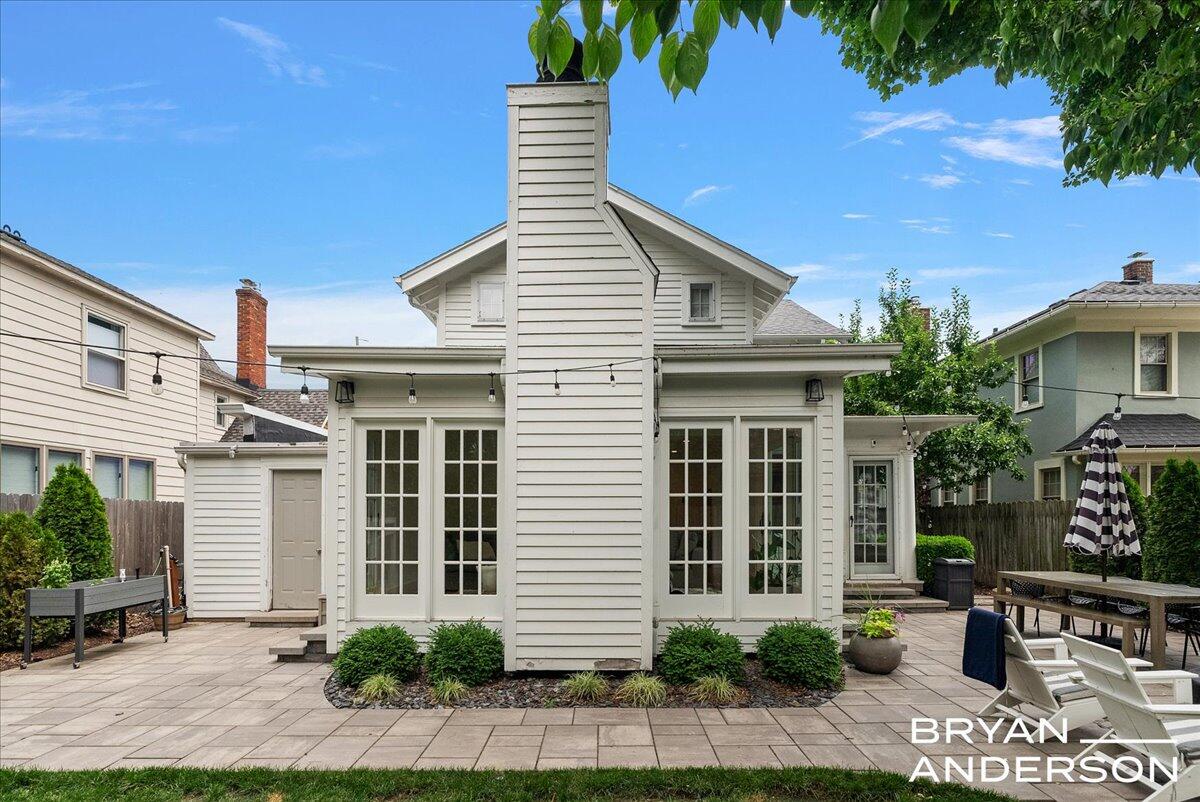 939 Lakeside Drive SE