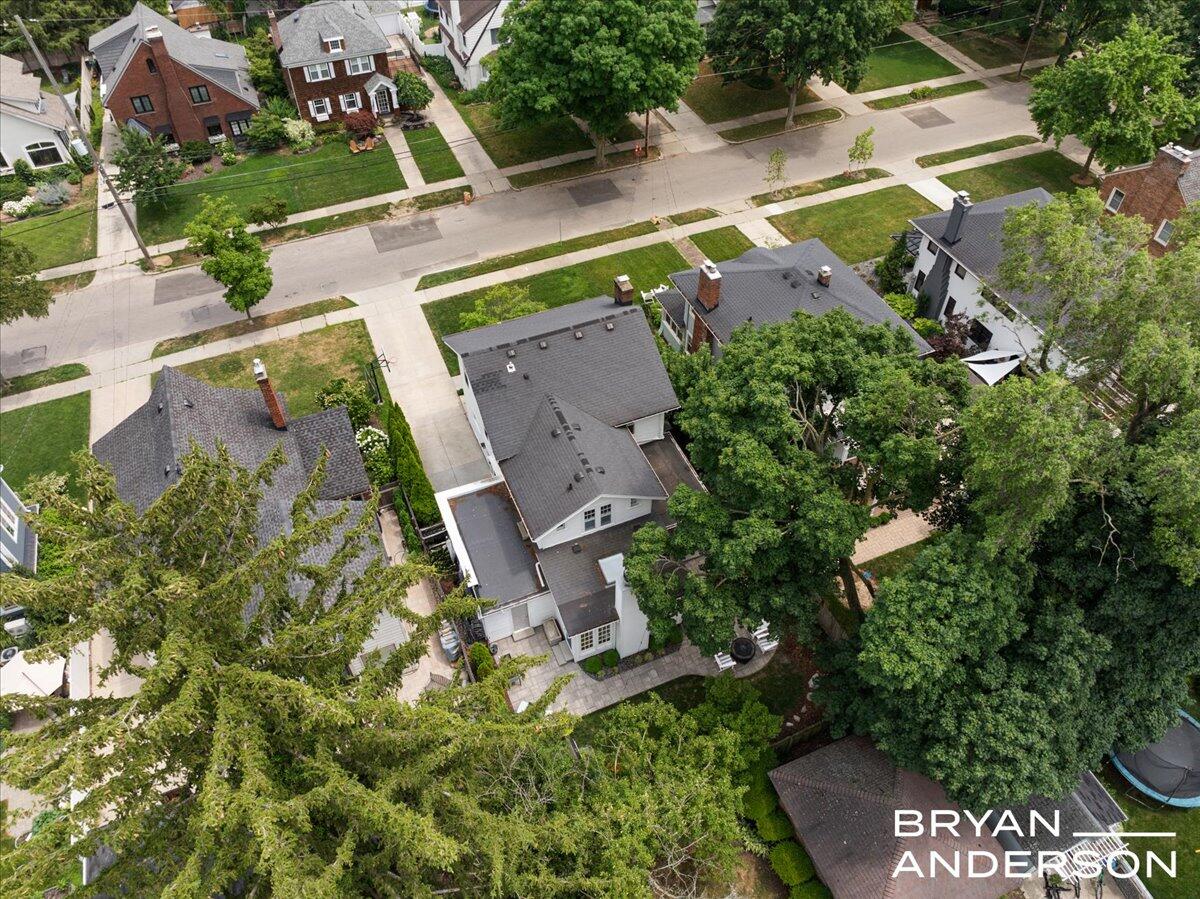 939 Lakeside Drive SE