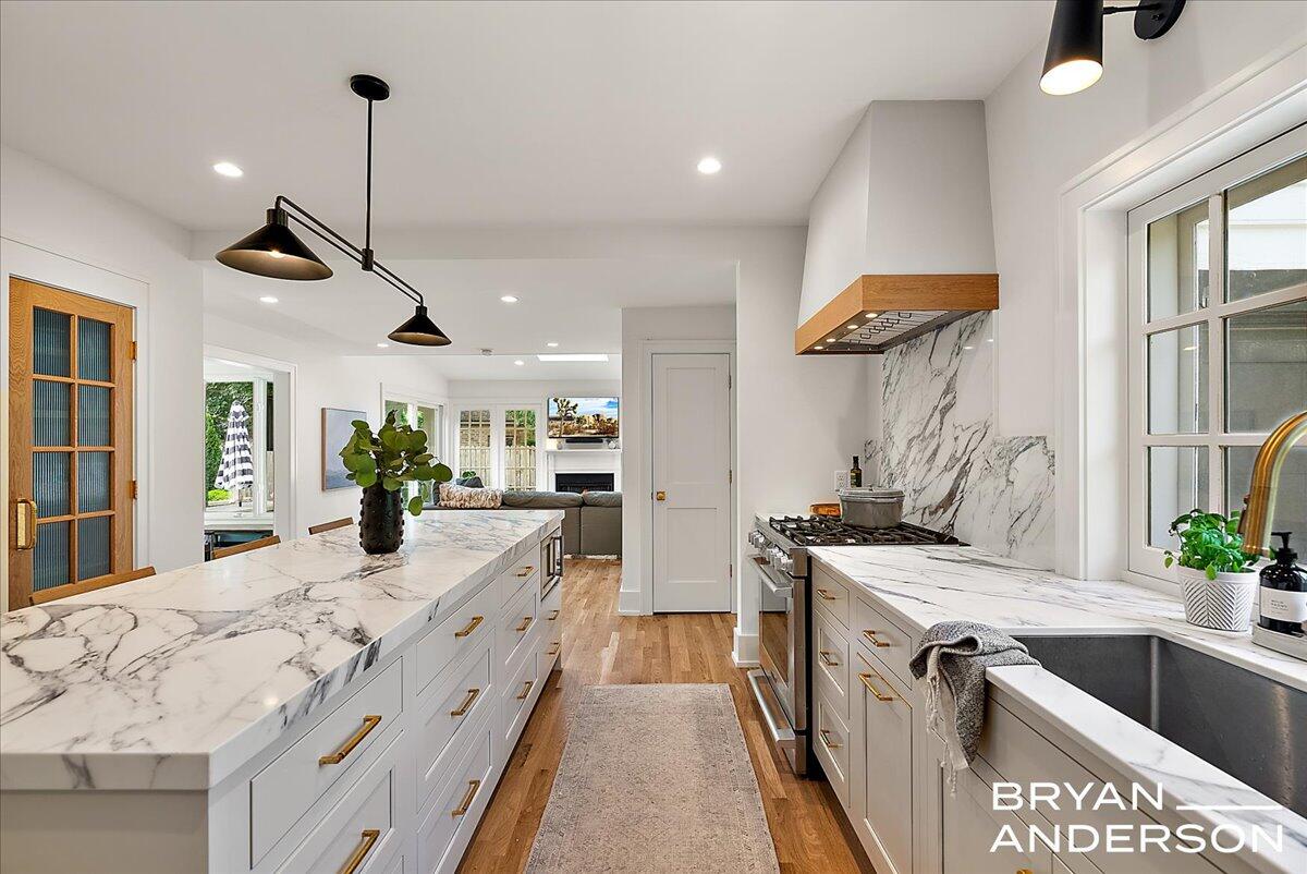 939 Lakeside Drive SE