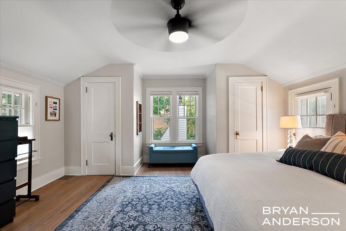 939 Lakeside Drive SE