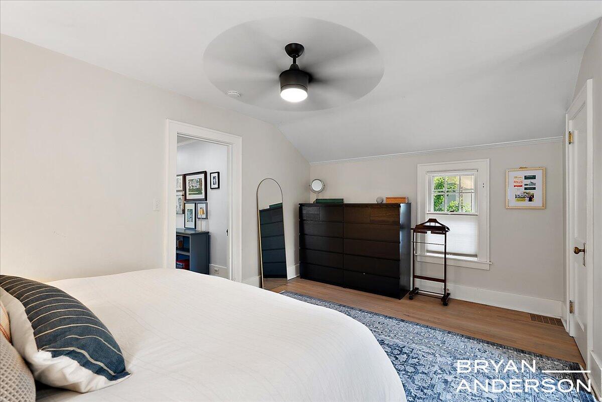 939 Lakeside Drive SE