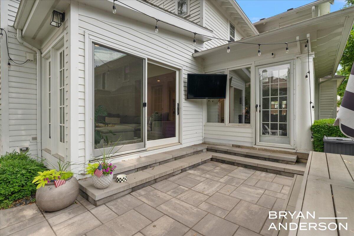 939 Lakeside Drive SE