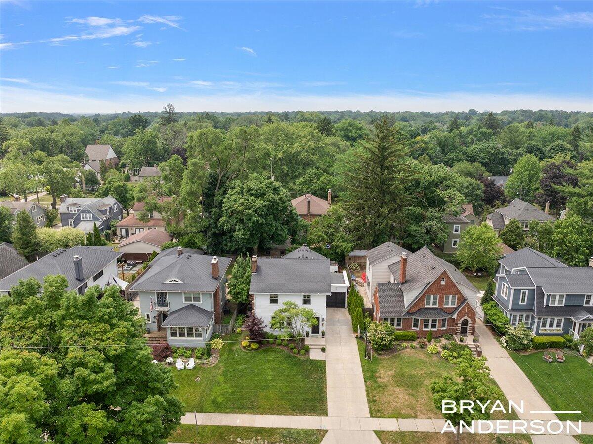 939 Lakeside Drive SE