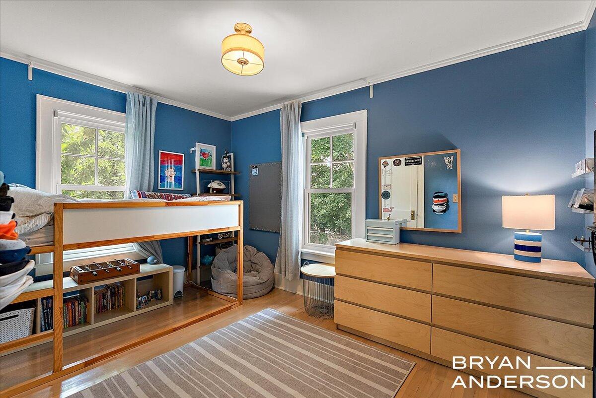 939 Lakeside Drive SE