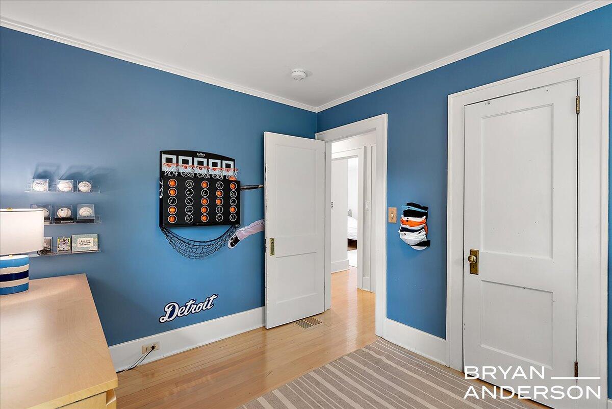 939 Lakeside Drive SE