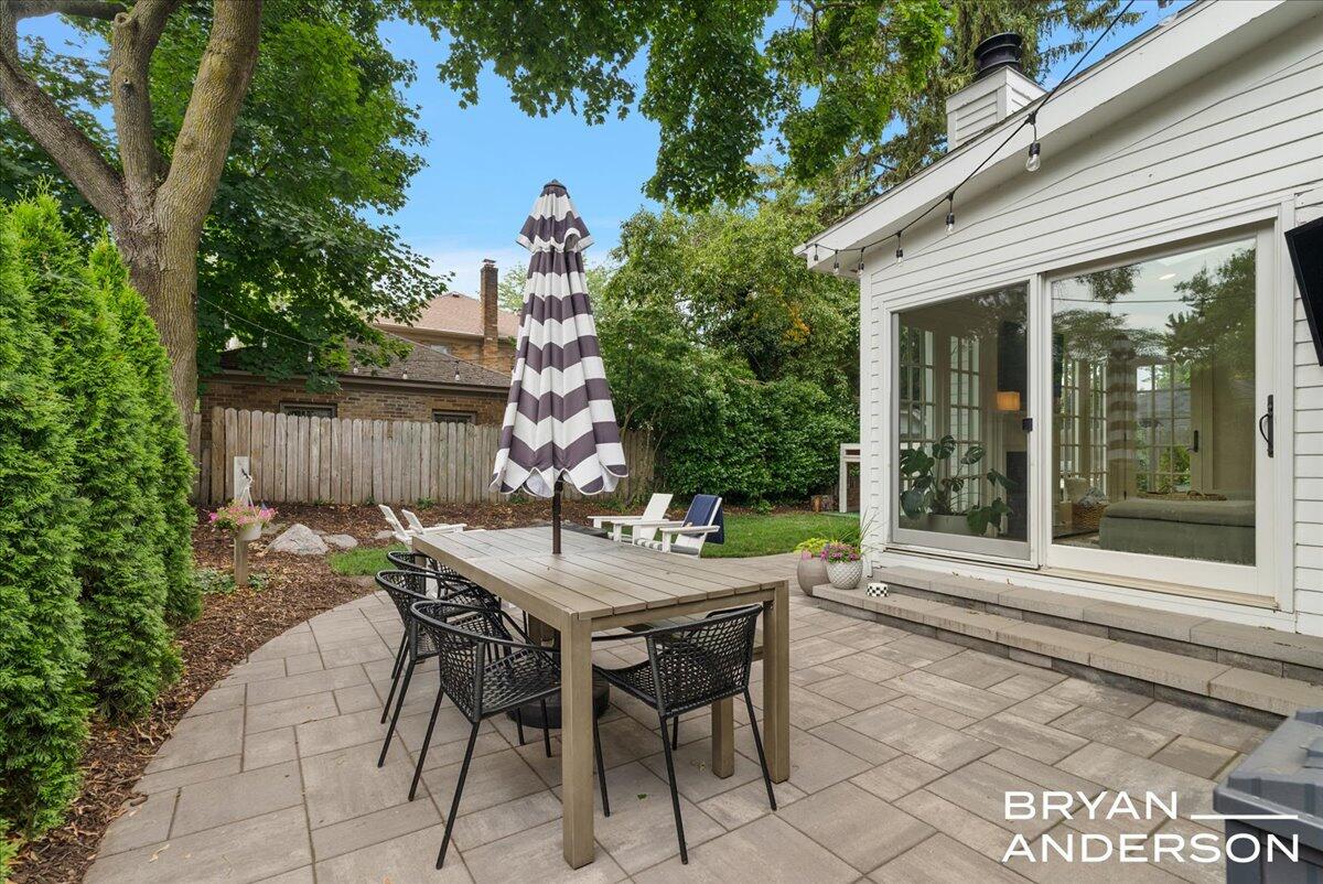 939 Lakeside Drive SE