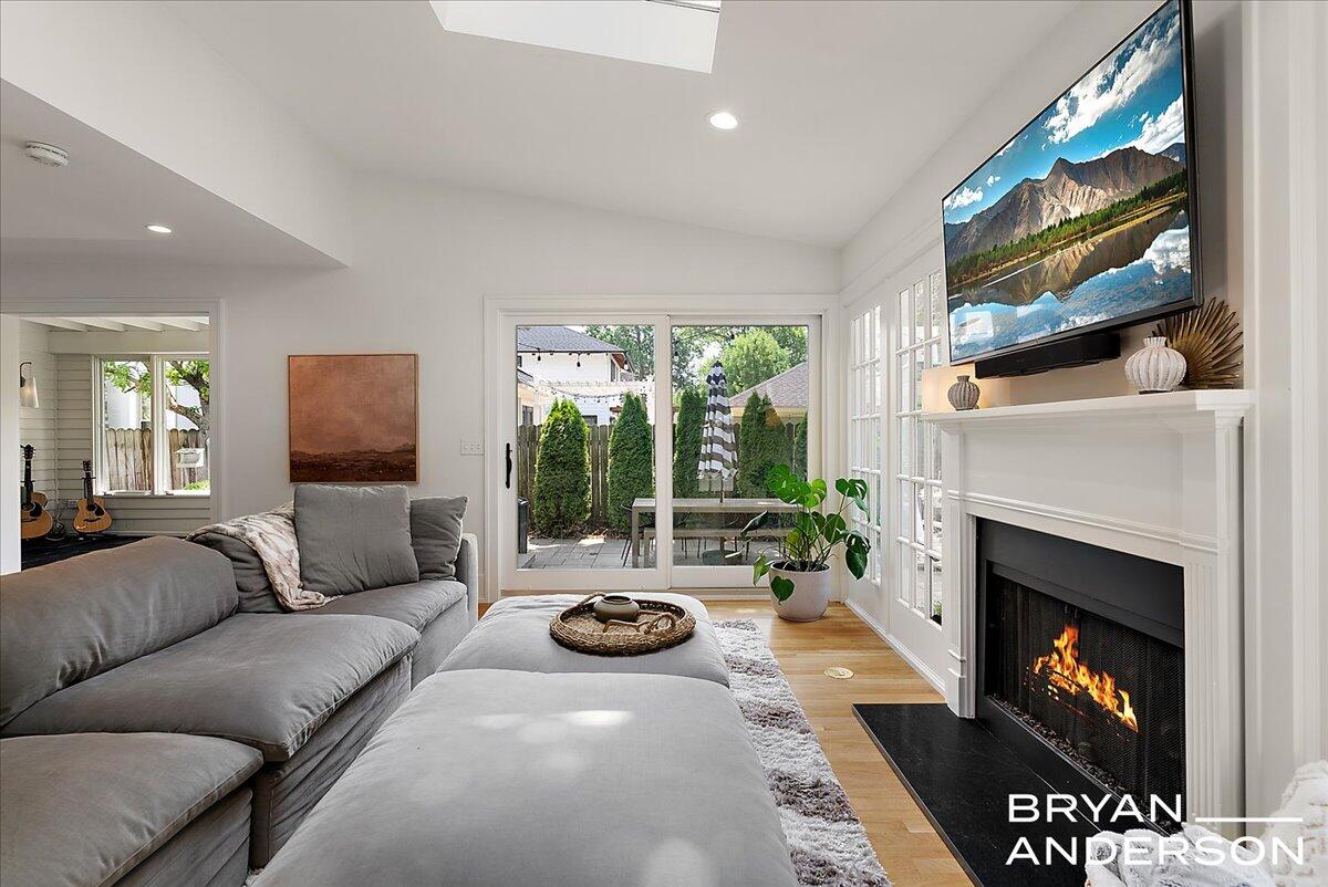 939 Lakeside Drive SE