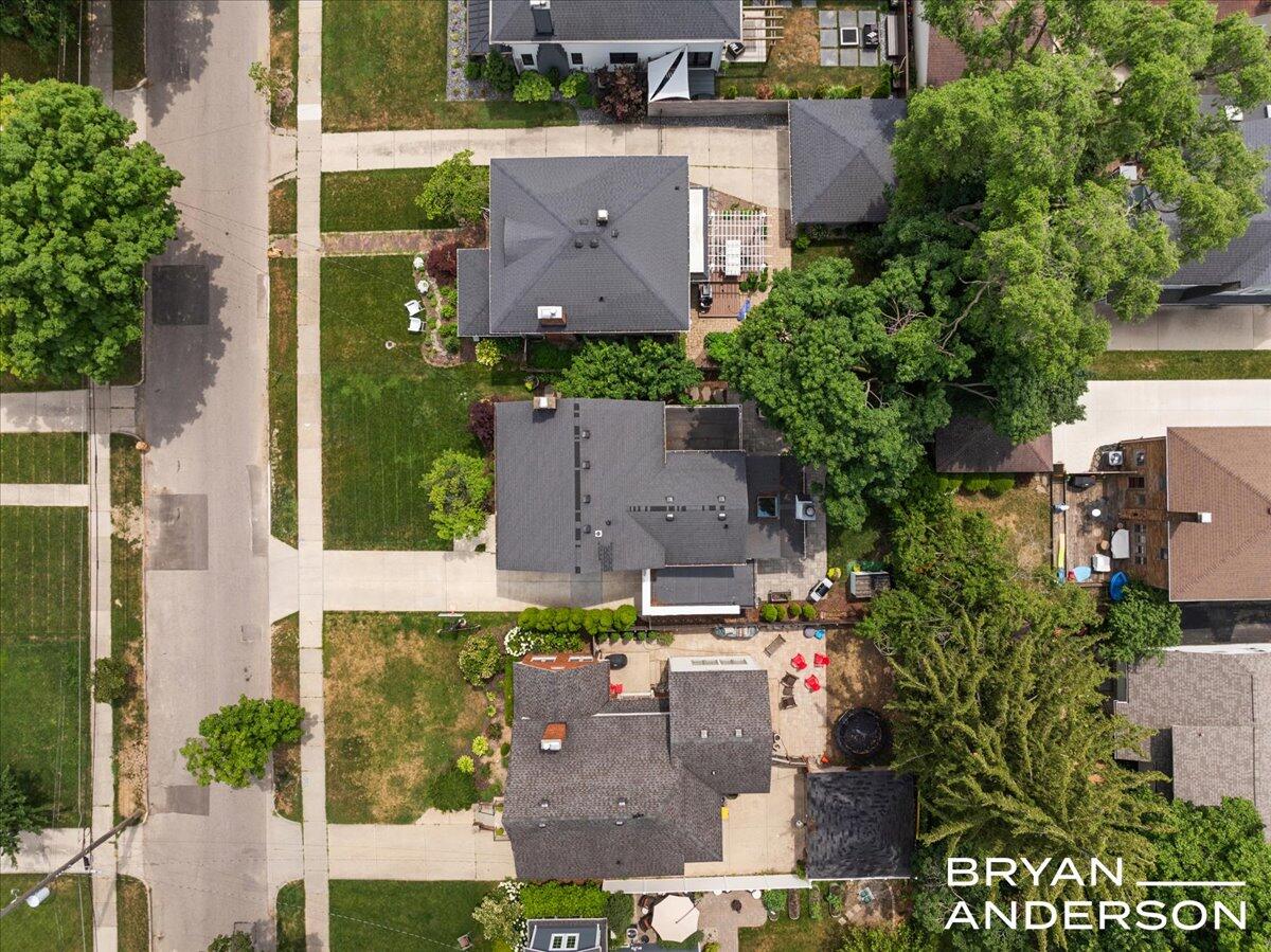 939 Lakeside Drive SE