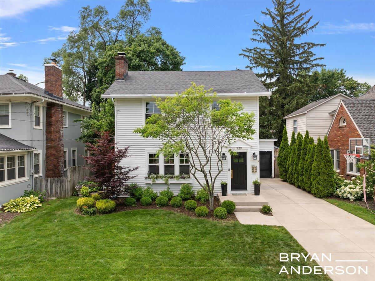 939 Lakeside Drive SE