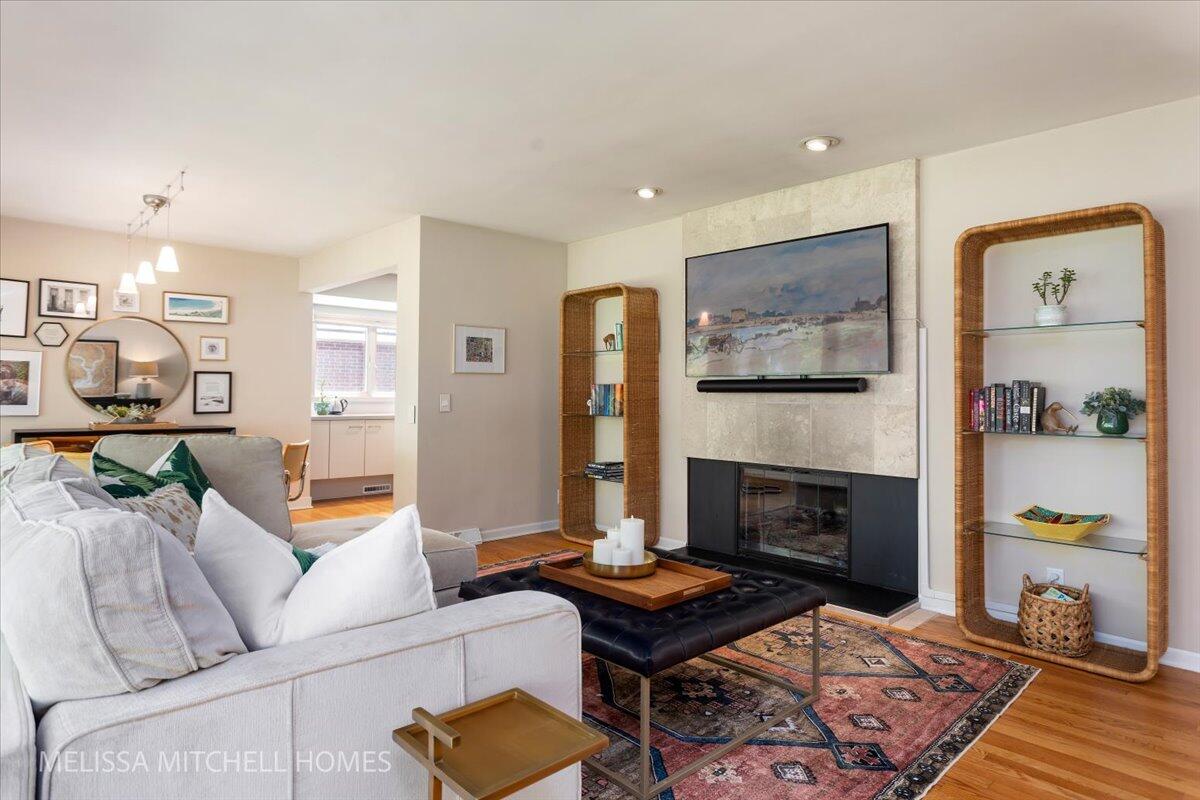 1064 Santa Barbara Drive SE