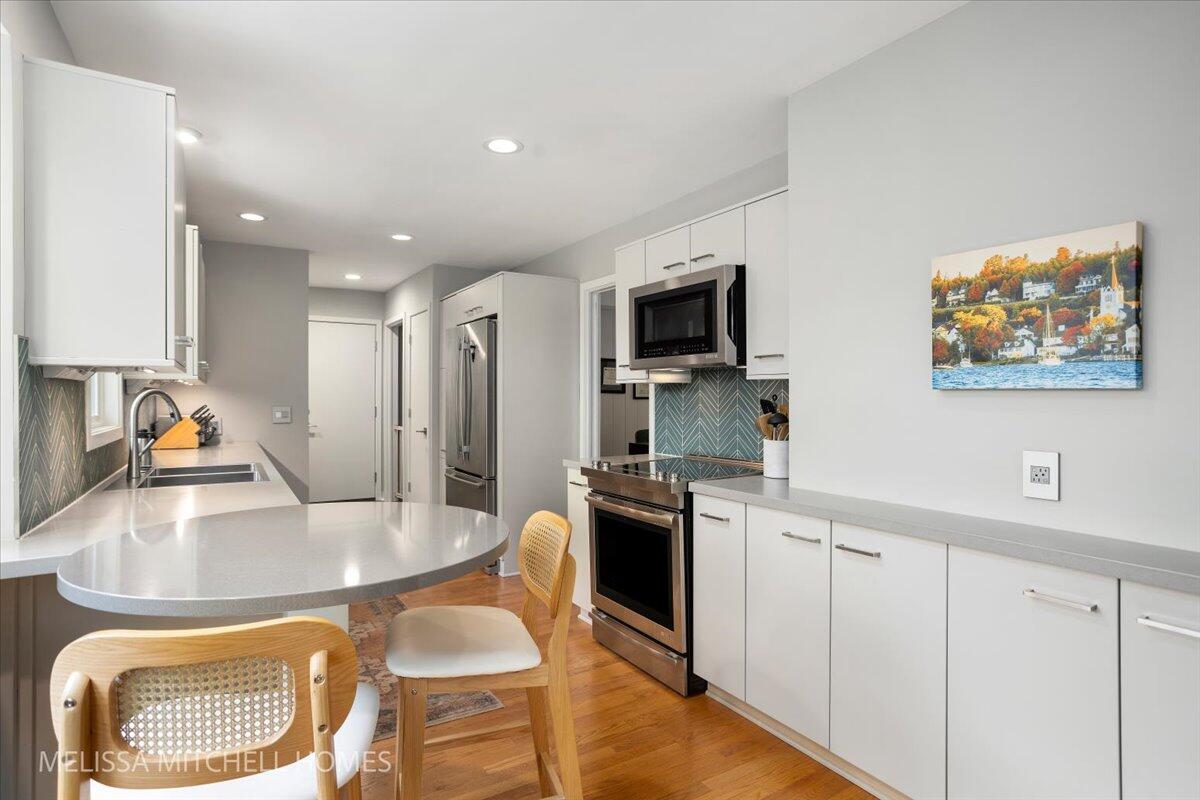 1064 Santa Barbara Drive SE