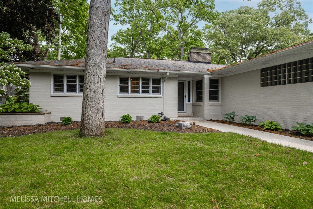 1064 Santa Barbara Drive SE