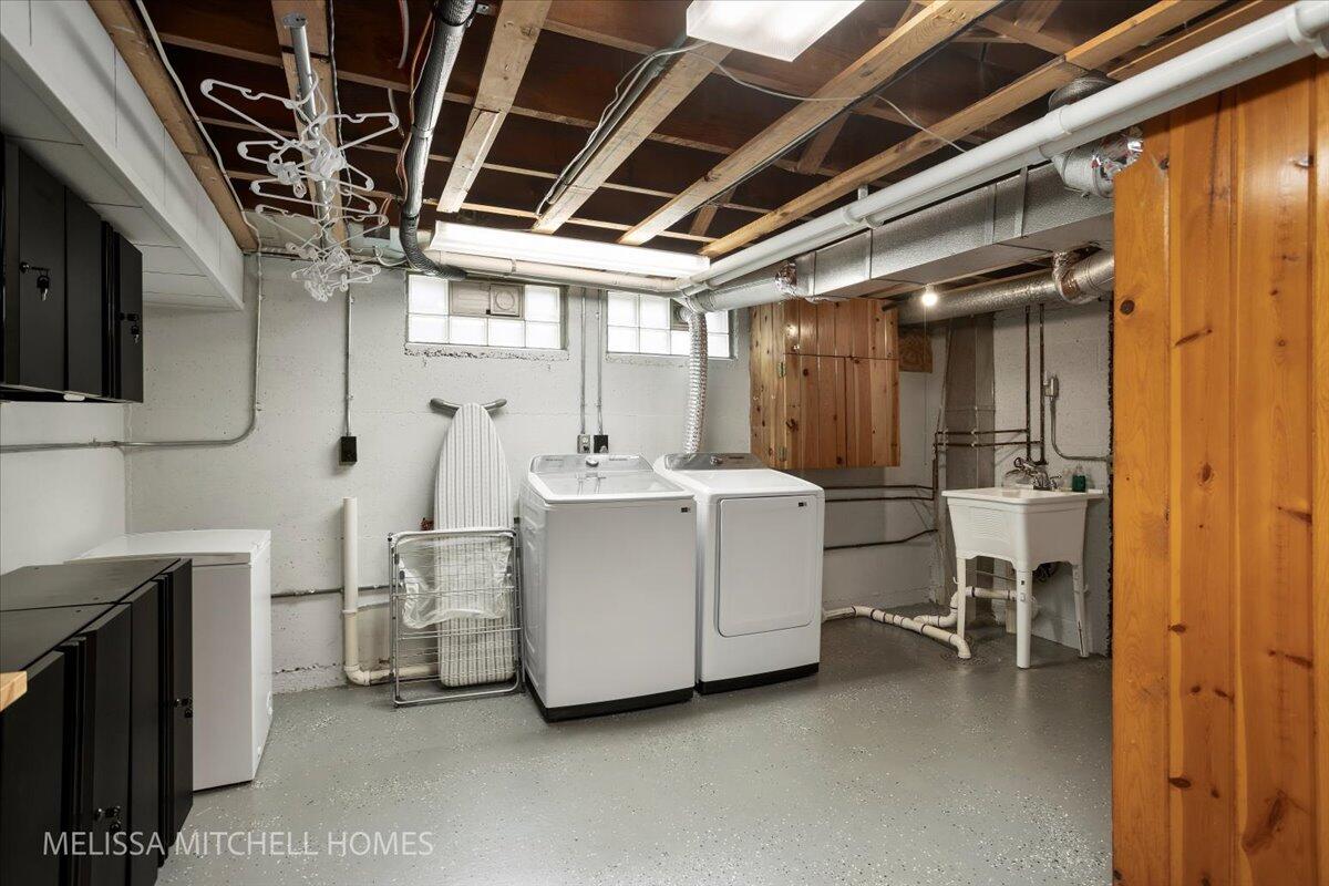 1064 Santa Barbara Drive SE