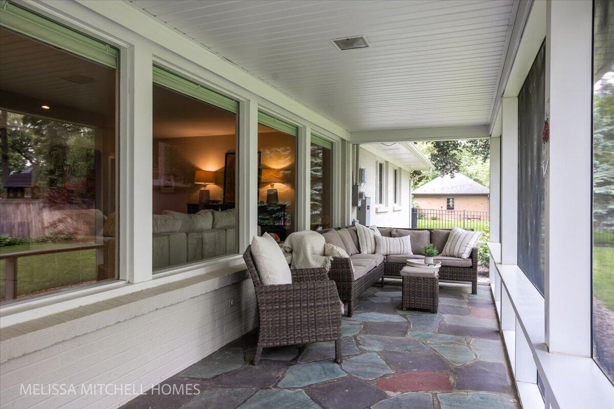 1064 Santa Barbara Drive SE