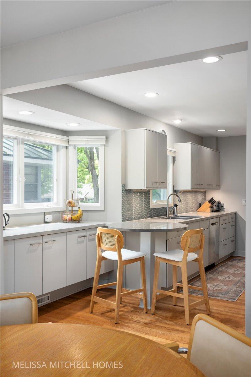 1064 Santa Barbara Drive SE