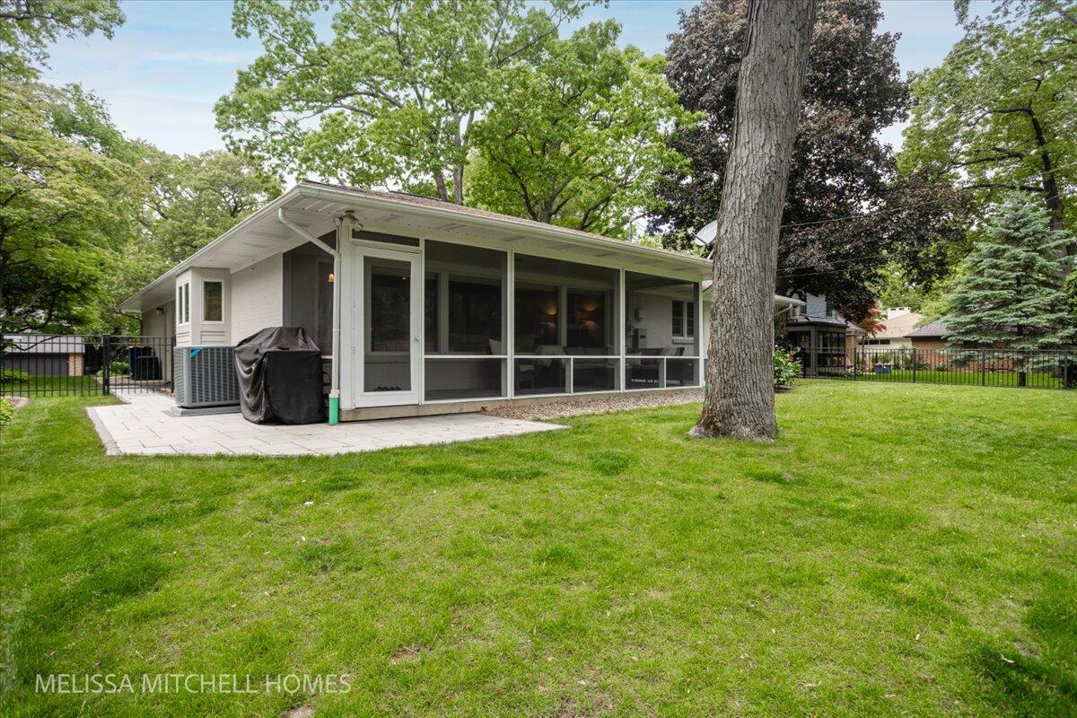 1064 Santa Barbara Drive SE