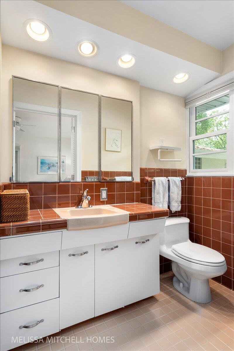 1064 Santa Barbara Drive SE