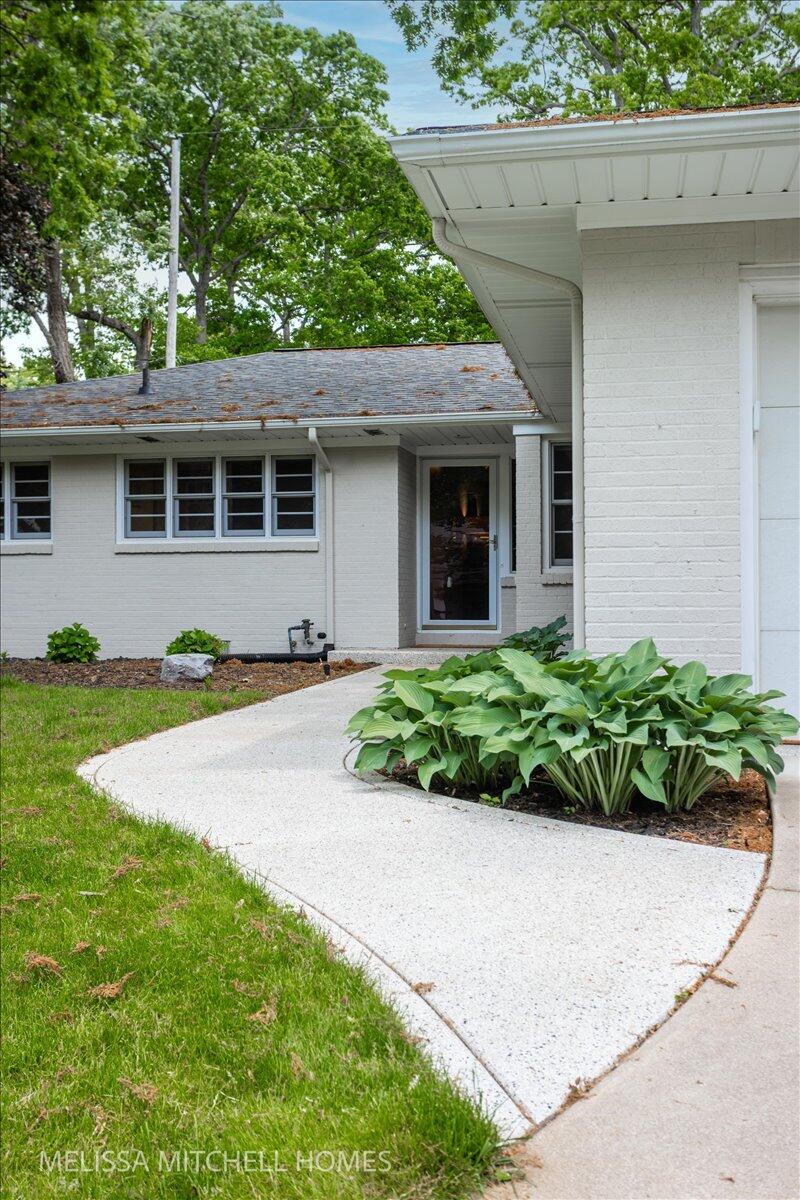 1064 Santa Barbara Drive SE