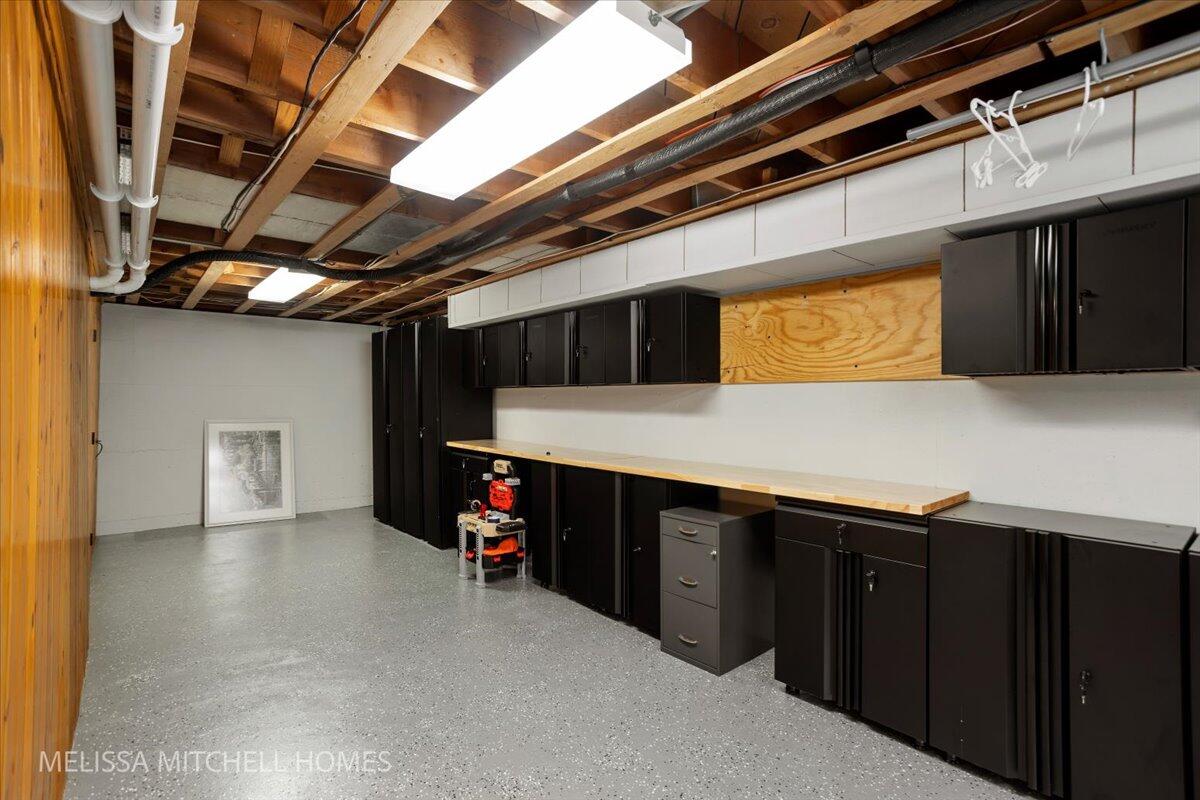 1064 Santa Barbara Drive SE