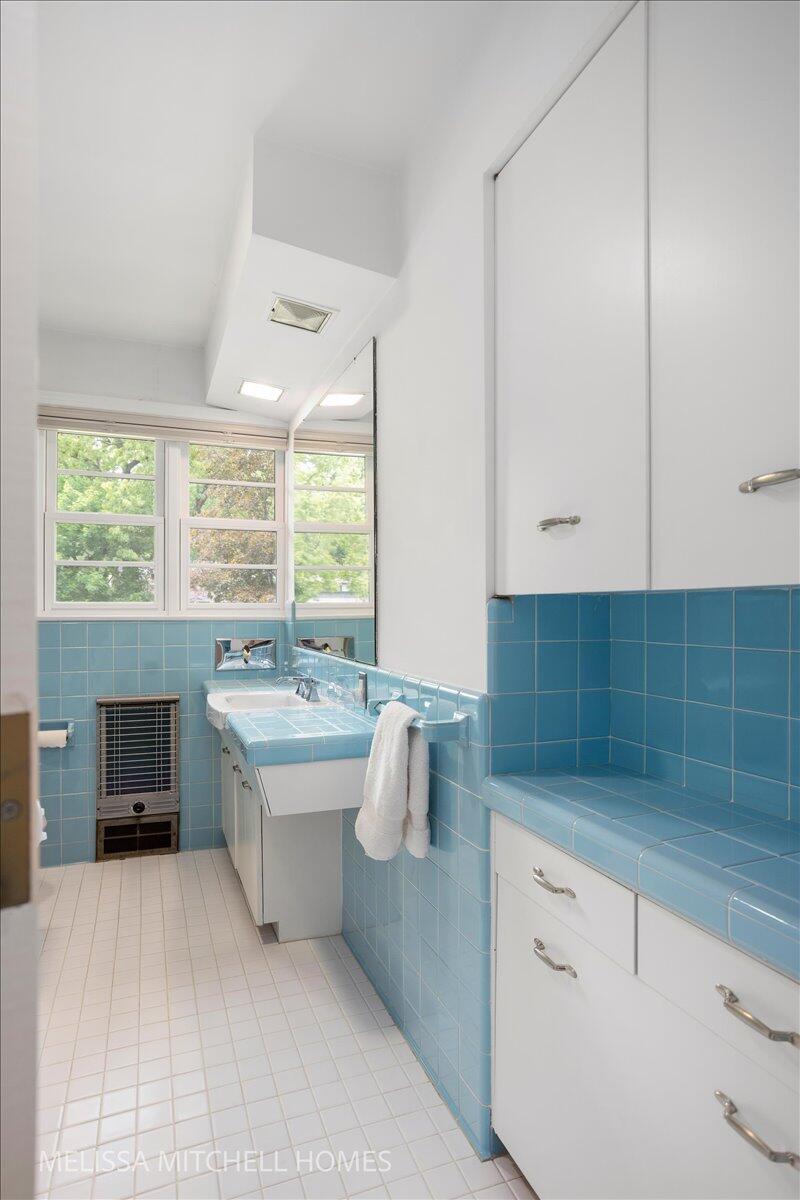 1064 Santa Barbara Drive SE