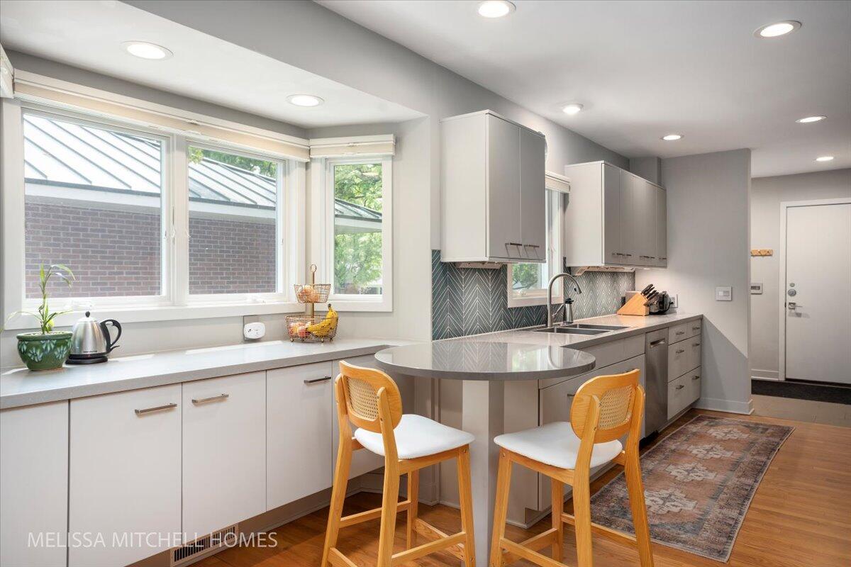 1064 Santa Barbara Drive SE