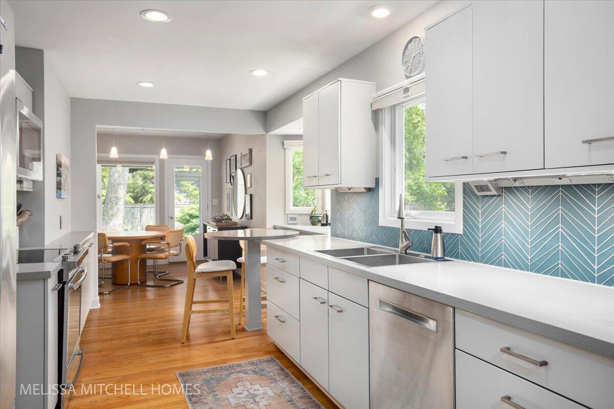 1064 Santa Barbara Drive SE