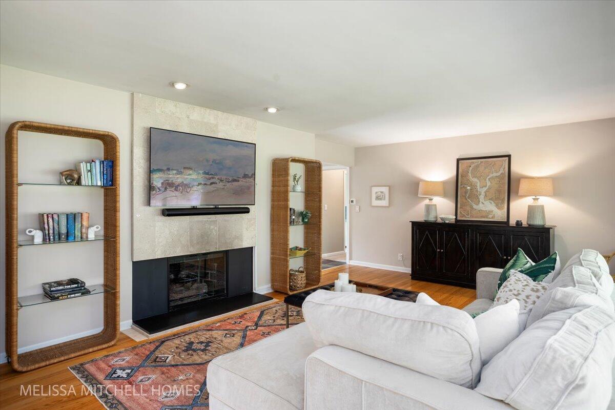 1064 Santa Barbara Drive SE