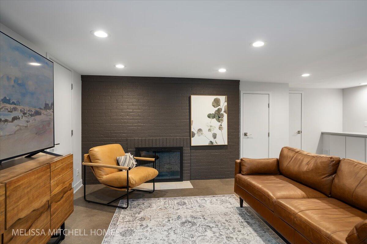 1064 Santa Barbara Drive SE